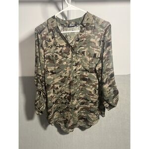 a.n.a a new approach Women's PL Petite Large Camouflage Roll Tab Sleeve Blouse